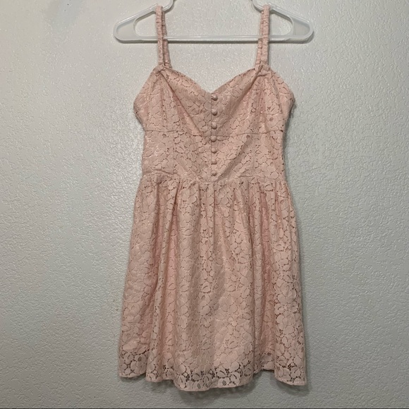 Aritzia Talula Pale Pink Lace Dress size 4 - Picture 2 of 9